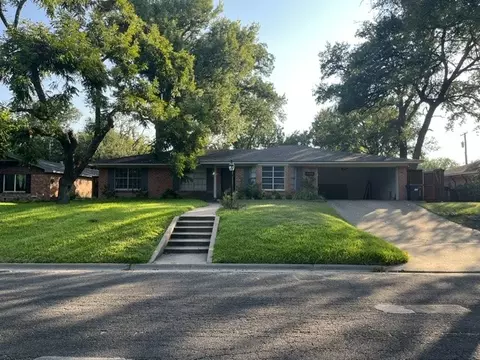 2002 Mimosa Dr, Corsicana, TX 75110