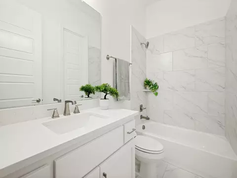 Bath - 2722 Burnely Ct, Celina, TX 75009 photo 4 of 6