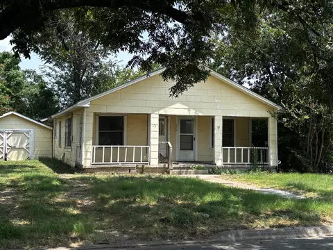 213 S Hampshire St, Saginaw, TX 76179