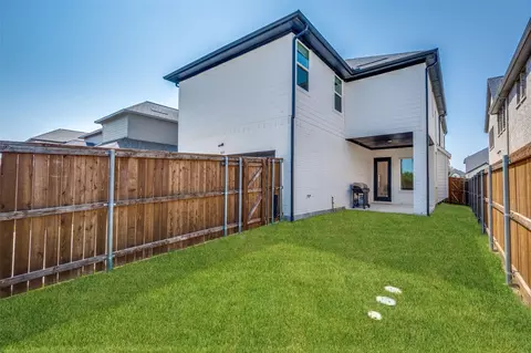 Exterior - 809 Isabel St, Celina, TX 75009 photo 4 of 6