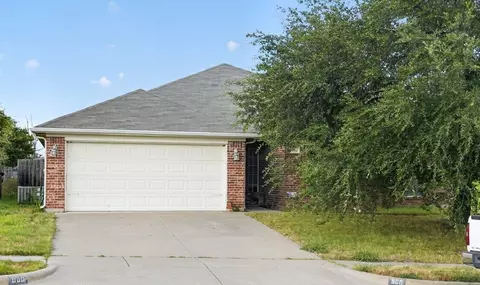 900 Mistflower Ave, Burleson, TX 76028