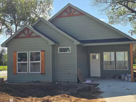 201 W Cherry St, Nocona, TX 76255