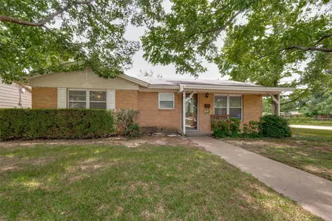 2002 Winthrop St, Irving, TX 75061