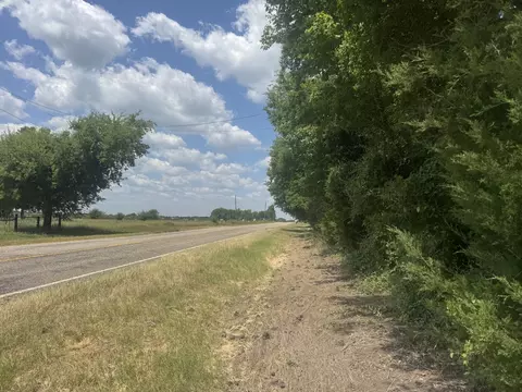 7425 Fm 114, Clarksville, TX 75426