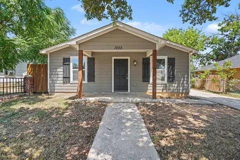 1255 E Davis Ave, Fort Worth, TX 76104