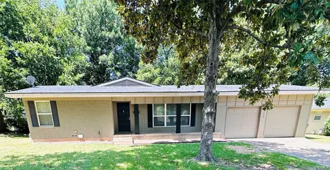 902 Crestview Dr, Sherman, TX 75092