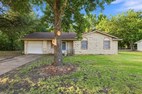 1008 Yeager St, Honey Grove, TX 75446