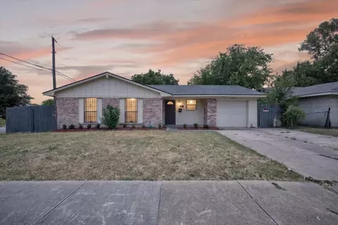 3250 Pacesetter Dr, Dallas, TX 75241