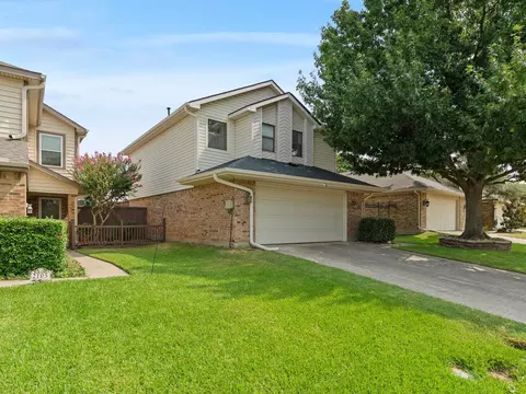 2107 Rose Cliff Ln, Carrollton, TX 75007