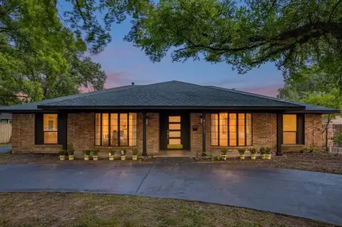 8613 Marys Creek Dr, Benbrook, TX 76116