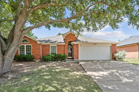 3321 Harbourtown Dr, Grand Prairie, TX 75052