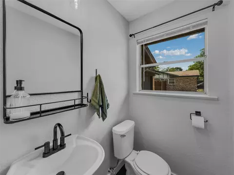 Bath - 703 Whitener Rd, Euless, TX 76040 photo 2 of 2