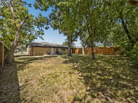 Exterior - 703 Whitener Rd, Euless, TX 76040 photo 3 of 7