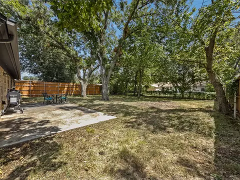 Exterior - 703 Whitener Rd, Euless, TX 76040 photo 5 of 7