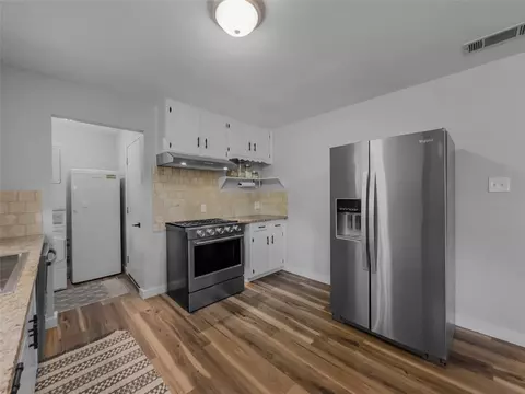 Kitchen - 703 Whitener Rd, Euless, TX 76040 photo 2 of 4