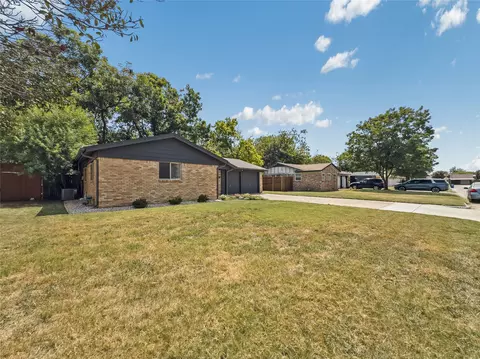 Exterior - 703 Whitener Rd, Euless, TX 76040 photo 2 of 7