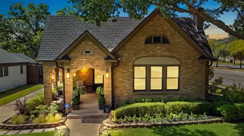 838 Salmon Dr, Dallas, TX 75208