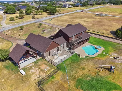 2407 Wills Way Dr, Granbury, TX 76049