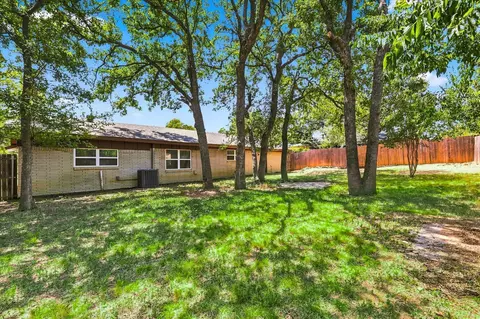 Exterior - 403 E Huitt Ln, Euless, TX 76040 photo 4 of 5