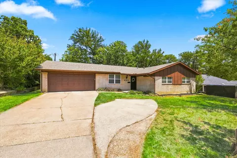Exterior - 403 E Huitt Ln, Euless, TX 76040 photo 5 of 5