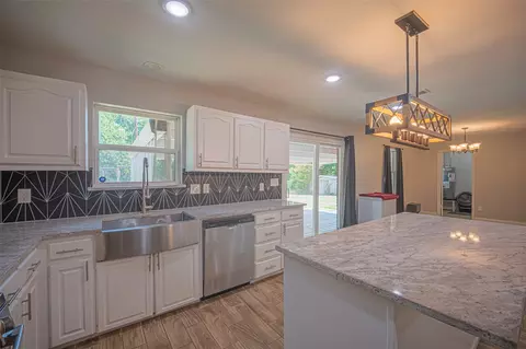 611 S Dallas St, Palmer, TX 75152