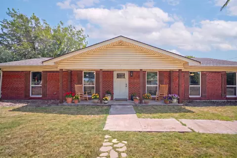611 S Dallas St, Palmer, TX 75152
