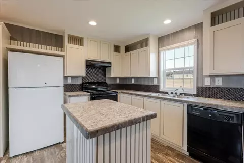 Kitchen - 126 Starry Sky Ct, Springtown, TX 76082 photo 3 of 3