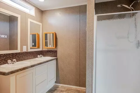 Bath - 126 Starry Sky Ct, Springtown, TX 76082 photo 1 of 3