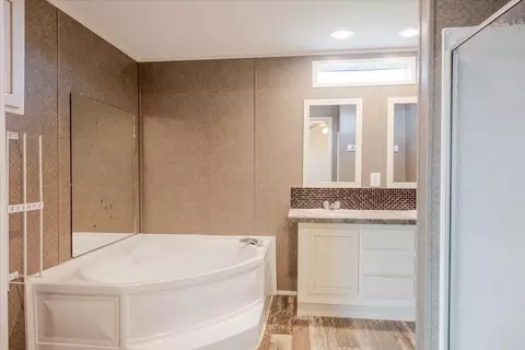 Bath - 126 Starry Sky Ct, Springtown, TX 76082 photo 2 of 3