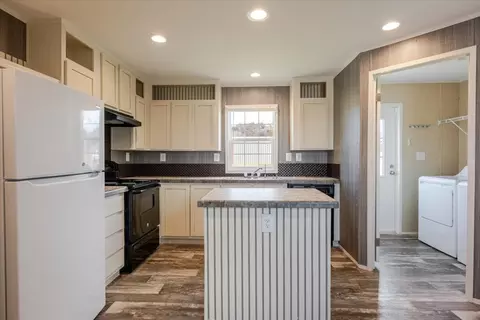 Kitchen - 126 Starry Sky Ct, Springtown, TX 76082 photo 2 of 3