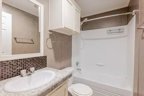 Bath - 126 Starry Sky Ct, Springtown, TX 76082 photo 3 of 3