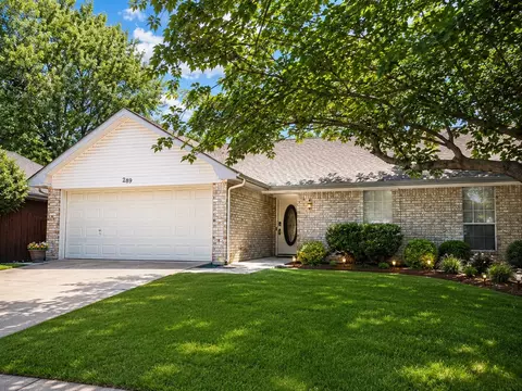 289 Casie Ct, Denton, TX 76207