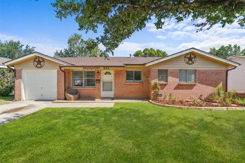 820 Russell Rd, Everman, TX 76140