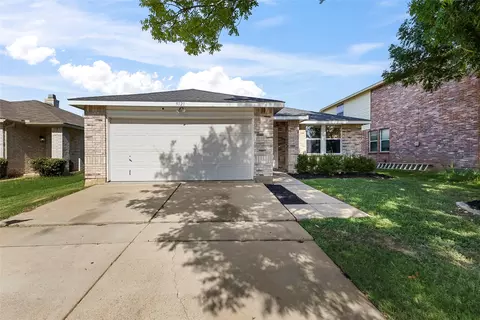 9121 Riding Stable Ln, Fort Worth, TX 76123