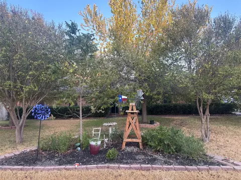 1107 W Sharpshire Dr, Waxahachie, TX 75165