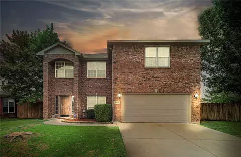 9600 Fox Hill Dr, Fort Worth, TX 76131