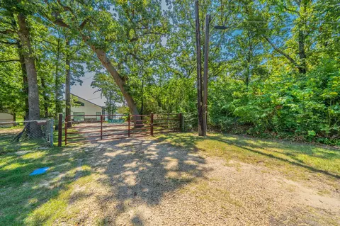 Exterior - 136 Deer Park Loop, Mabank, TX 75156 photo 2 of 4