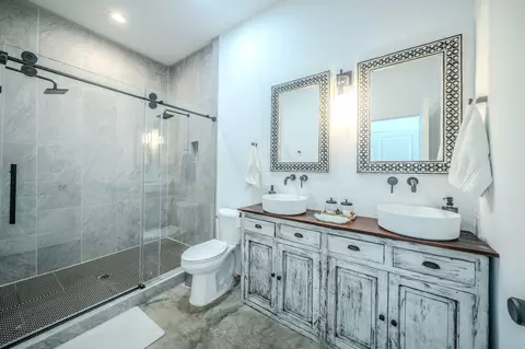 Bath - 136 Deer Park Loop, Mabank, TX 75156 photo 1 of 2