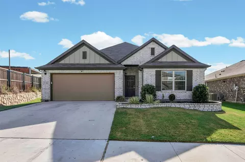 8740 Copper River Dr, Fort Worth, TX 76131