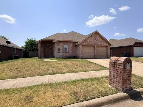 304 W Glen Meadow Dr, Glenn Heights, TX 75154