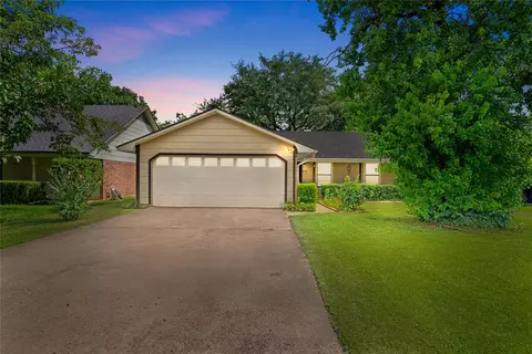 2526 Downs Cir, Bossier City, LA 71111