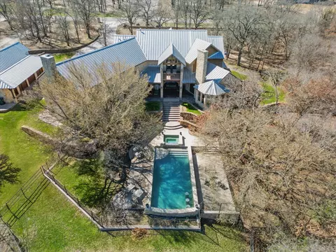 133 E Bozeman Ln, Fort Worth, TX 76108