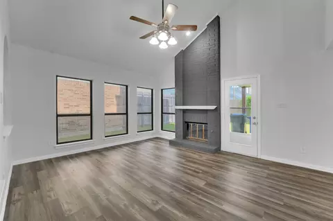 2116 Holly Hill Ln, Carrollton, TX 75007