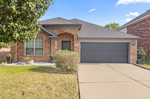 4849 Summer Oaks Ln, Fort Worth, TX 76123