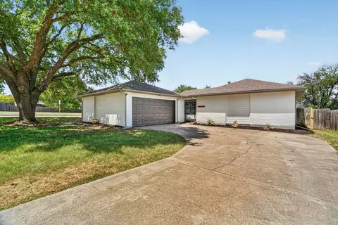 10144 Bugle Dr, Fort Worth, TX 76108