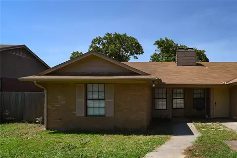 708 Woodland Ct, Kennedale, TX 76060