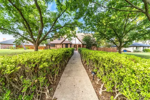 212 Magic Ln, Sunnyvale, TX 75182