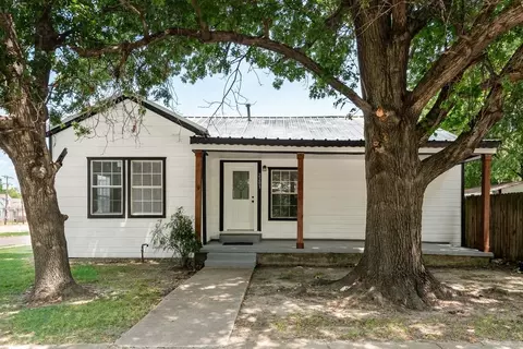 2203 Wesley St, Greenville, TX 75401
