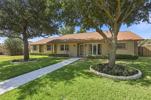 1550 Oak Creek Dr, Lewisville, TX 75077