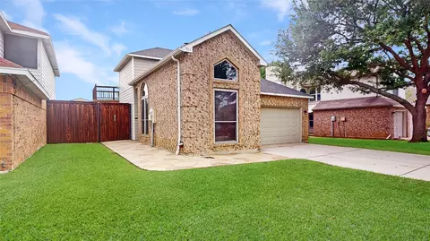 911 Azalia Dr, Lewisville, TX 75067